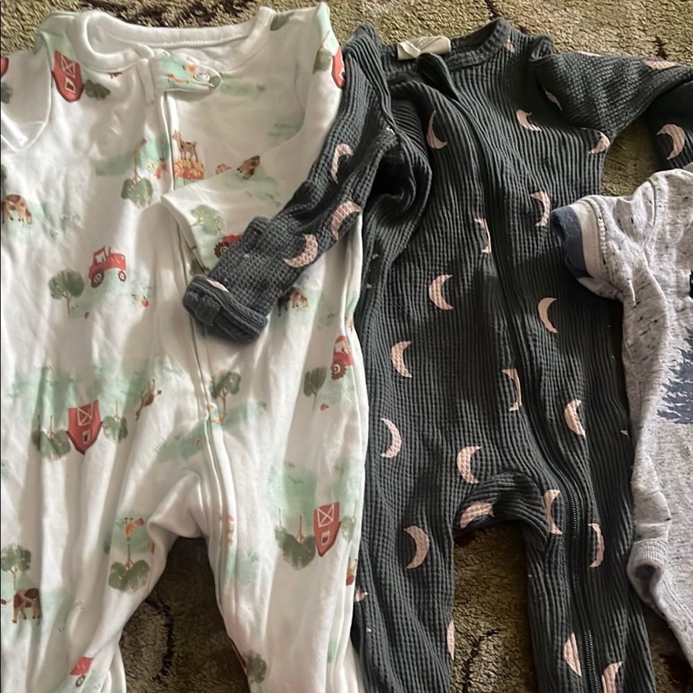 OshKosh B'gosh Green and White Pajama Sets